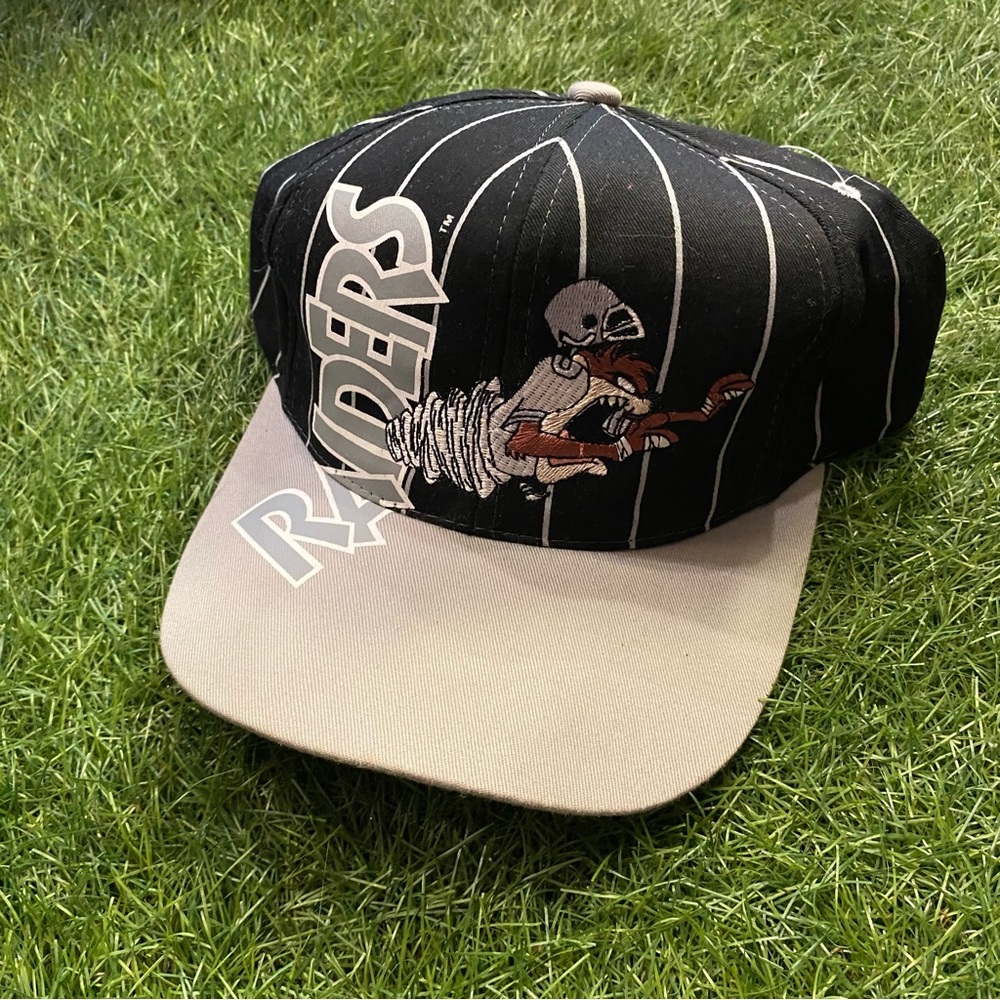 Vintage Raiders x Looney Tunes Tasmanian devil pinstripe snapback TAZ X NFL Rare